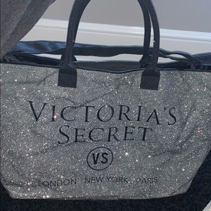 NWOT Victoria’s Secret Weekender Bag